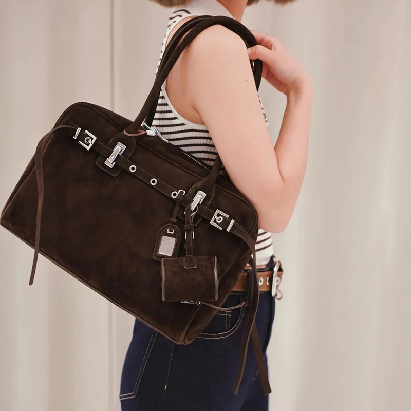 

Женская замшевая сумка-хобо, винтажная сумка через плечо, пригородная сумка на ремень с пряжкой, замшевая сумка для документов, большая вместительная сумка-шоппер с подвеской