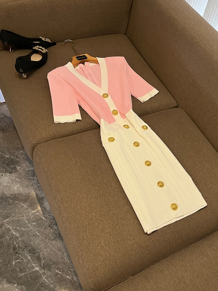 

Весна 2026: Элегантное облегающее платье-футляр с коротким рукавом и V-образным вырезом, классический стиль, модель DK300, для города, базовый фасон, цельное.