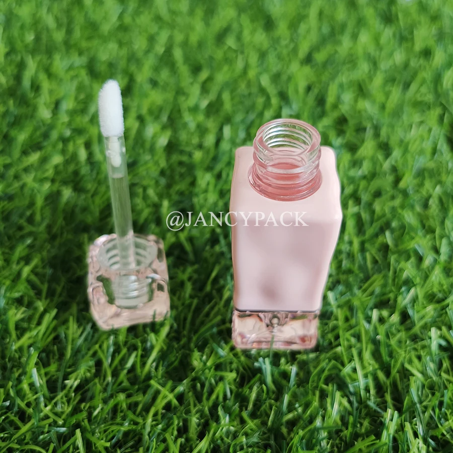 تصميم جديد 2 مل الوردي تويست فريد أنبوب ملمع الشفاه الفارغ أنابيب زيت الشفاه شعار مخصص تغليف مستحضرات التجميل