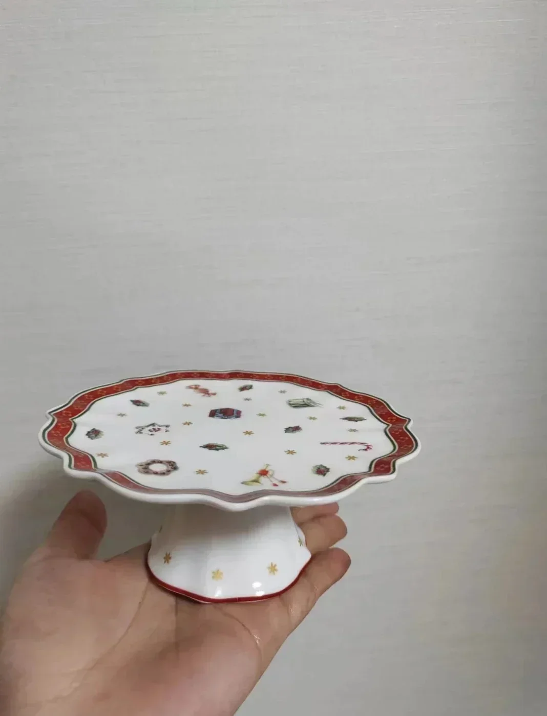 

Hot selling German V treasure tableware Christmas European dinner salad bowl soup plate display