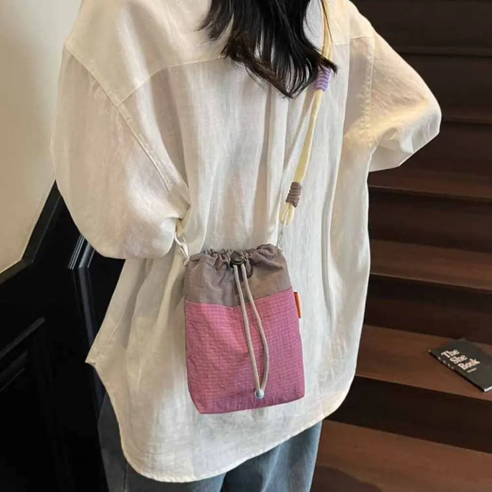

Shoulder Strap Small Drawstring Bucket Bag Quick Drying Nylon Water Bottle Holder Waterproof Portable Crossbody Water Bottle Bag