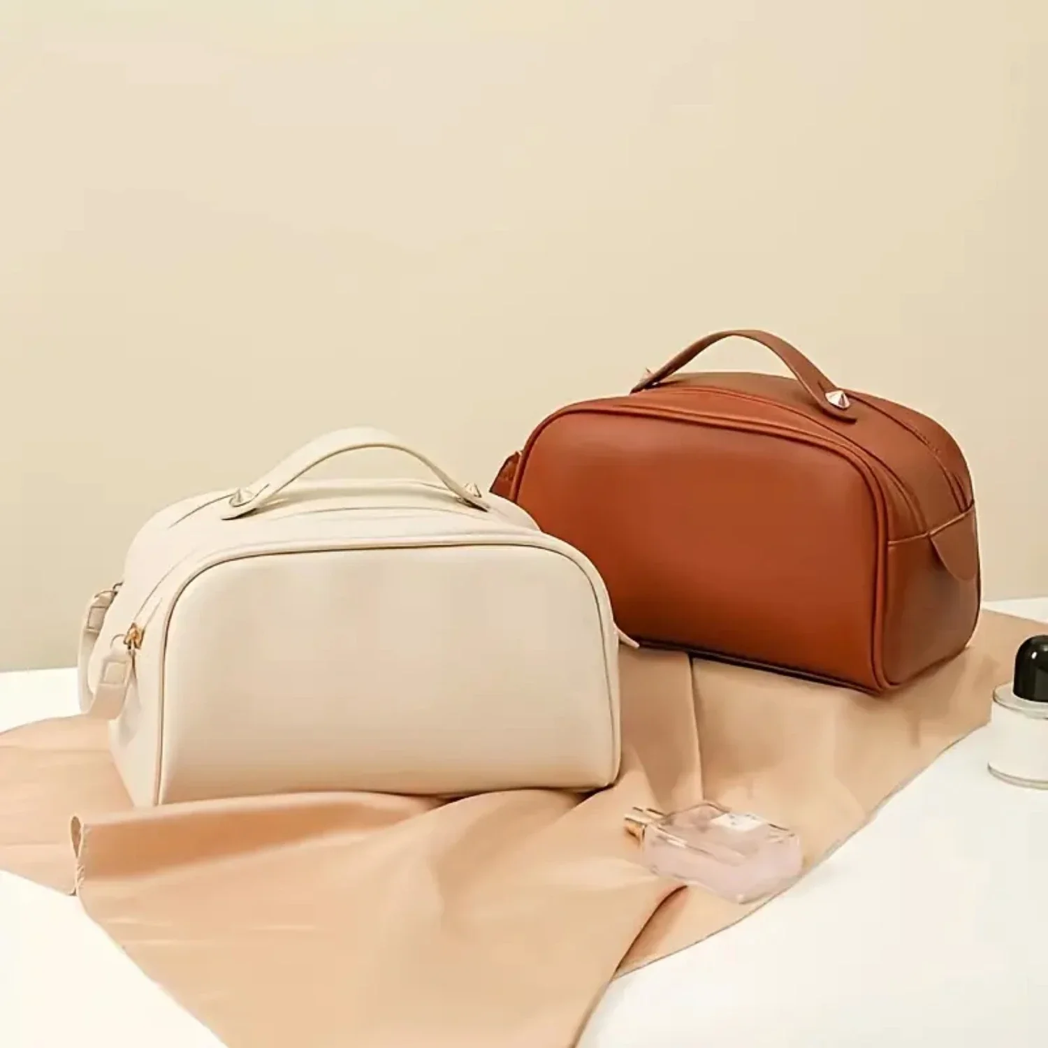 

Large-capacity Women's Waterproof Leather Travel Cosmetic Bag with Multi-layer Storage - Multifunctional and Stylish Makeup Bag