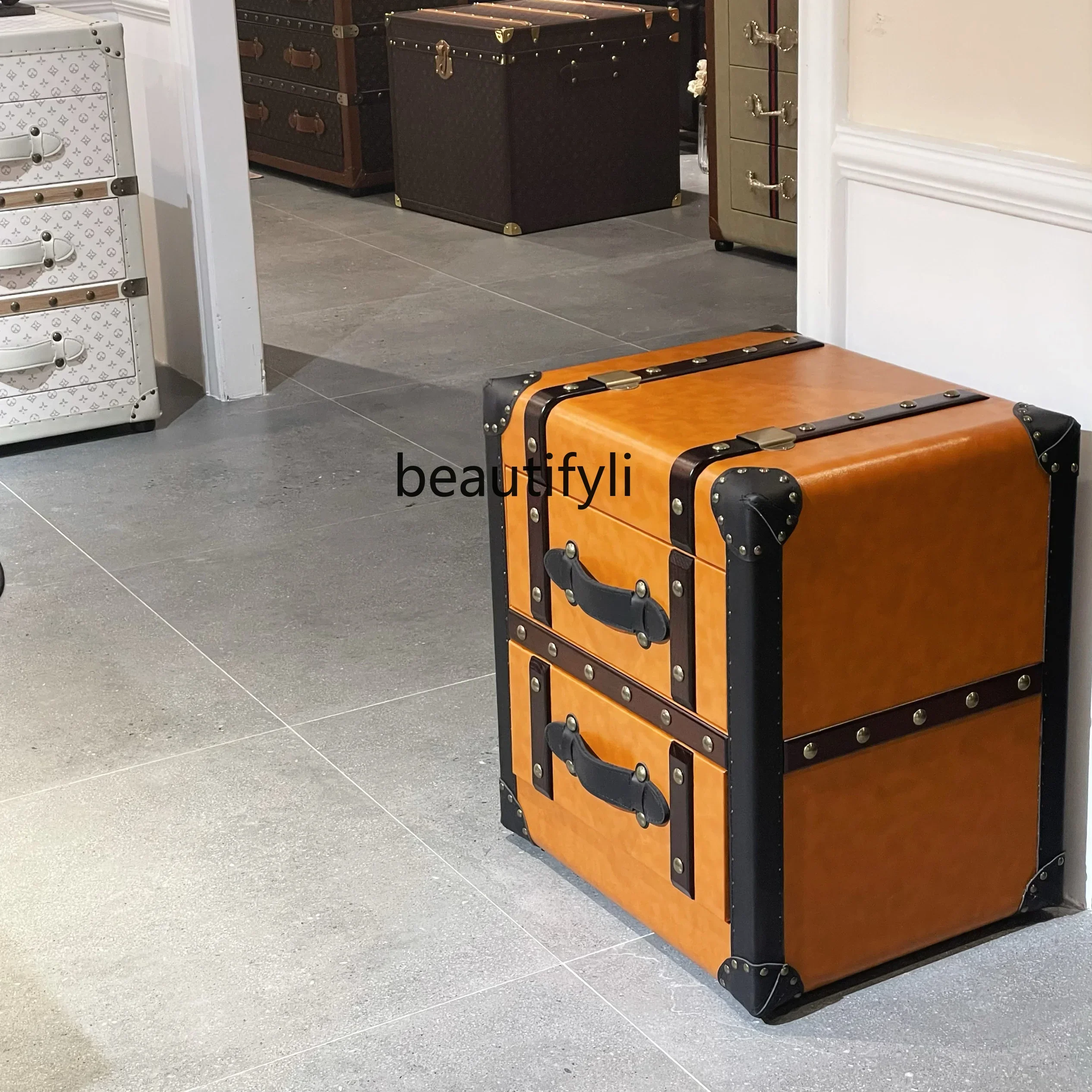 

J185 American retro bedside table, a few retro coffee tables by the sofa, leather cases, storage lockers