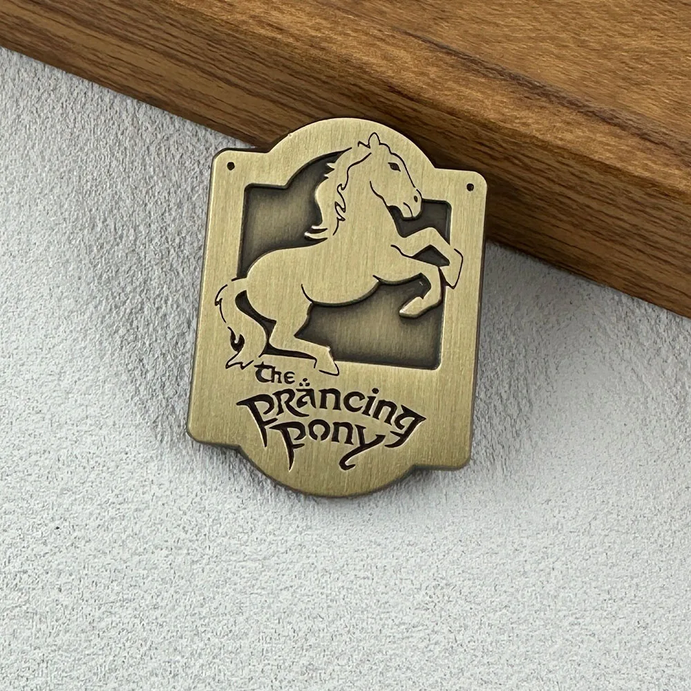 

The Prancing Pony Enamel Brooch Fantasy Tavern Sign Lapel Pin Mysterious Adventure Movie Merchandise Fan Gift