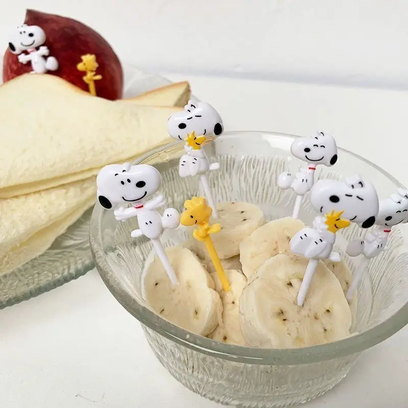 Snoopy cartoon cute creative three-dimensional puppy pattern children\'s lunch fruit fork Japanese popular high-value cake fork