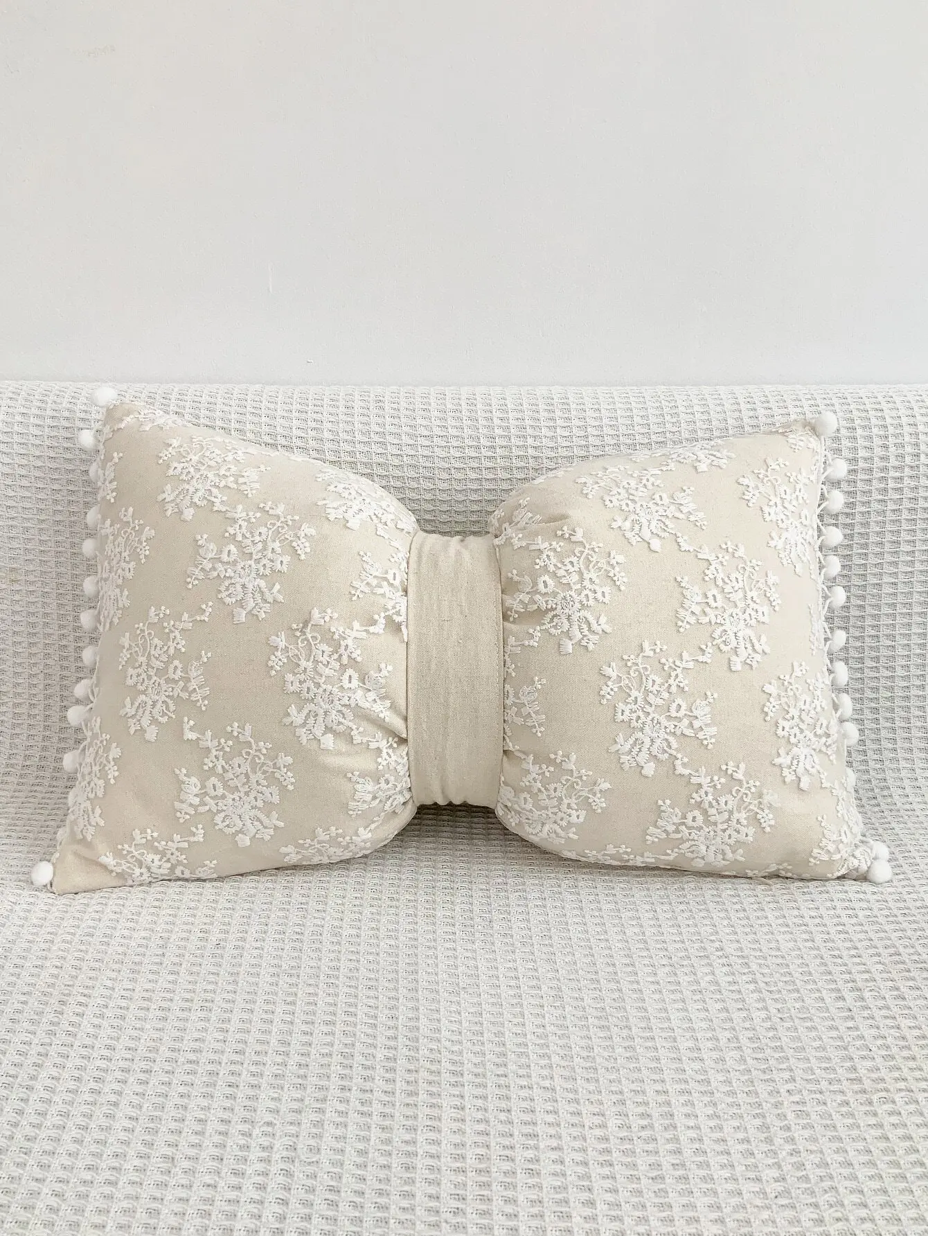 

1pc Lace Embroidered Pom Pom Bow Decorative Waist Pillow Cover, Home Decor For Living Room, Sofa, Bedroom