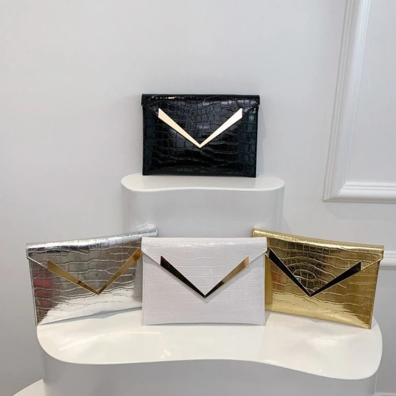 

Elegant Envelope Handbag Stylish and High-end Banquet Design PU Wallet Large Capacity Buckle Designer Bag Silver Bag