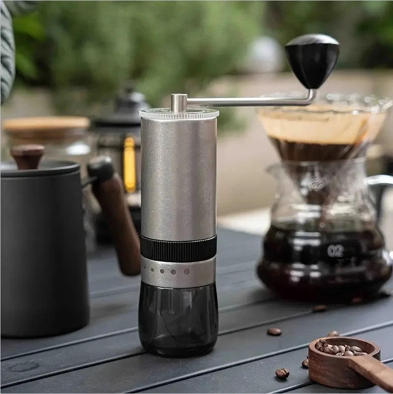 Tragbare manuelle Kaffeemühle mit fünfeckig konischem Mahlgrad, verstellbare Mahleinstellungen, Handkurbel für verschiedene Brauen auf Reisen