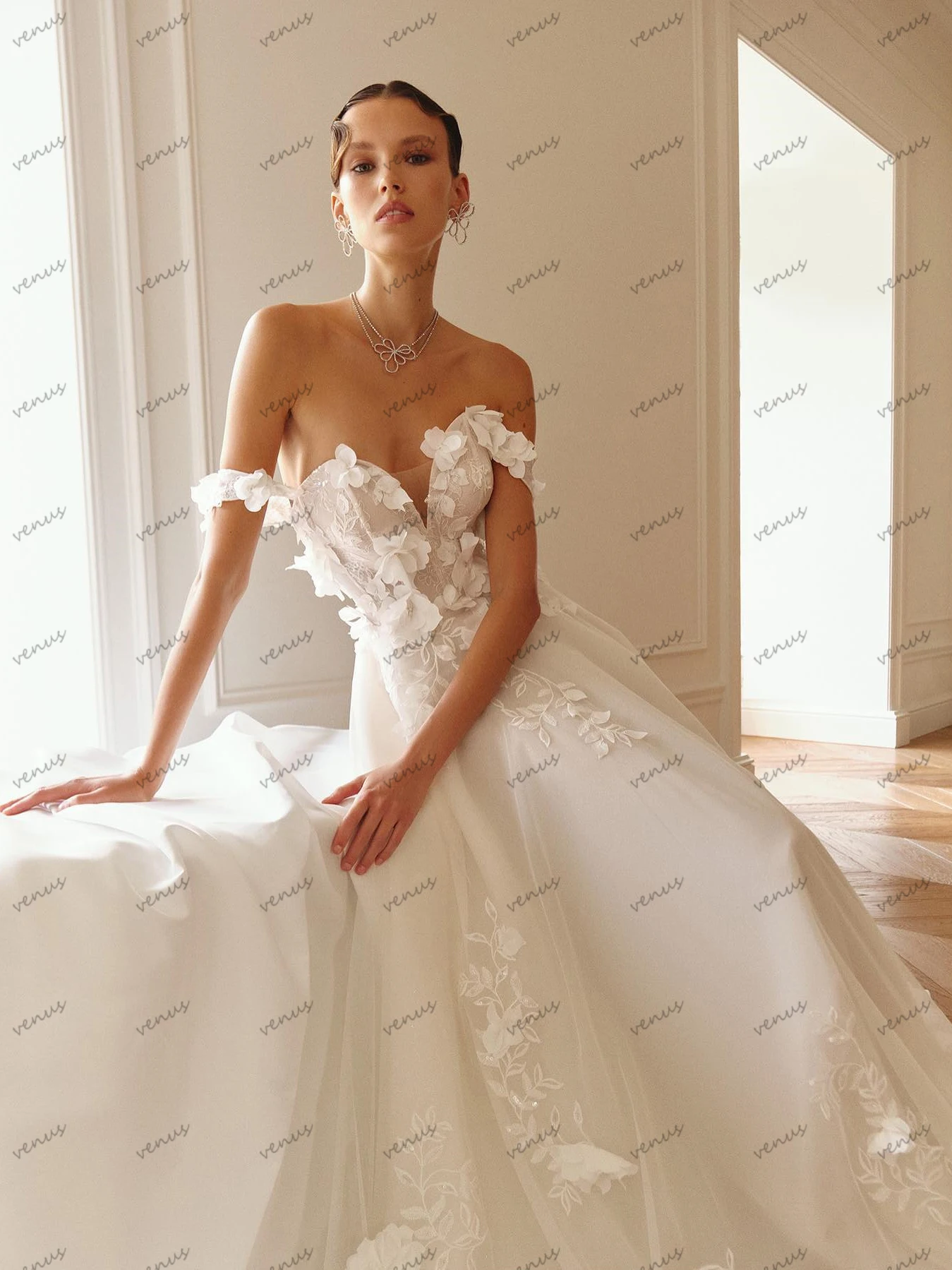 Abiti da sposa affascinanti Abiti da sposa eleganti Abiti con spalle scoperte Abiti da sposa glamour lunghi fino al pavimento in raso personalizzati