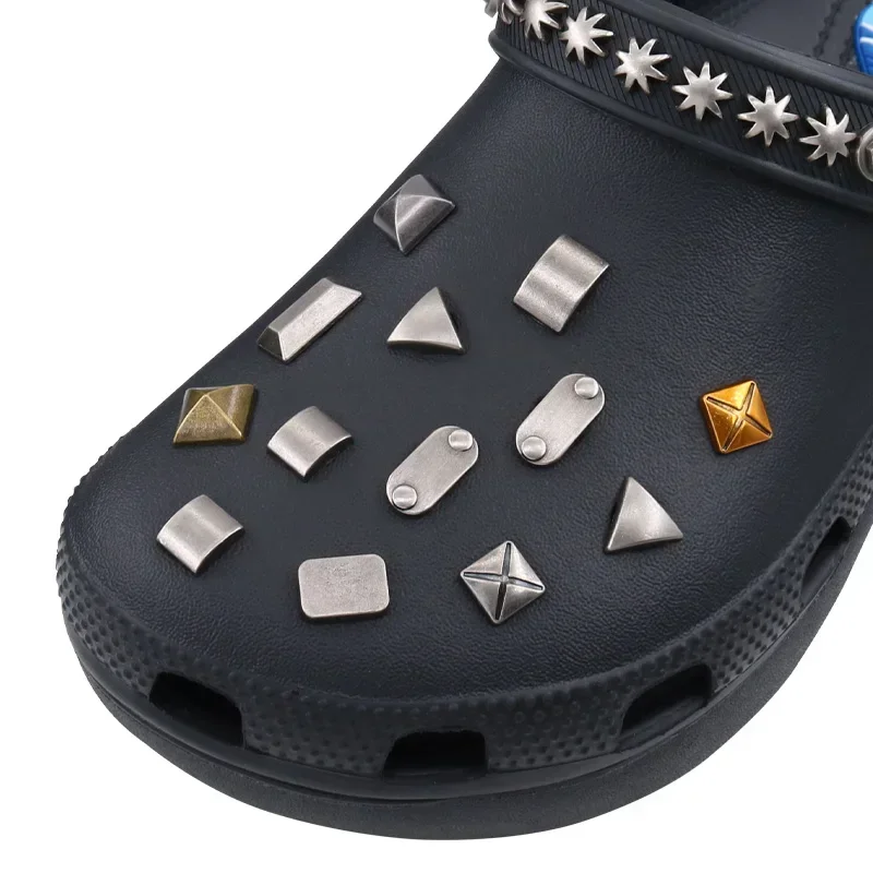 金属製の取り外し可能なハロウィーンのピン,銀色,チャーム,靴のアクセサリー,DIYリベット,靴の装飾,W-6, 1個