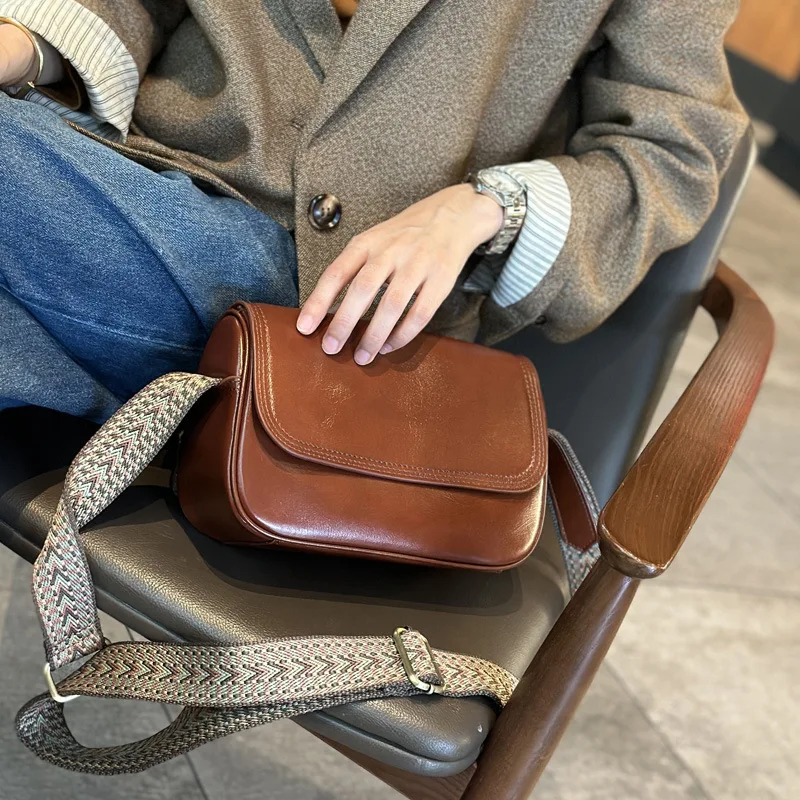 

2025 New Crossbody Bag Trendy Leather Small Bag Women's Fashion Single Shoulder Small Square Bag Wide Shoulder Strap Bag