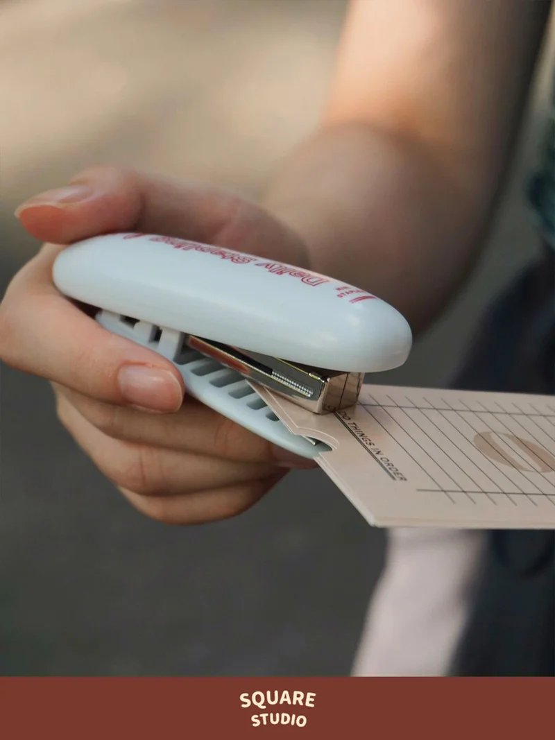 الرجعية قذيفة صغيرة للطي كباسات المحمولة حجم اللون الموثق 24/6 26/6 القياسية ستابلز مكتب أدوات تجليد المدرسة A7019