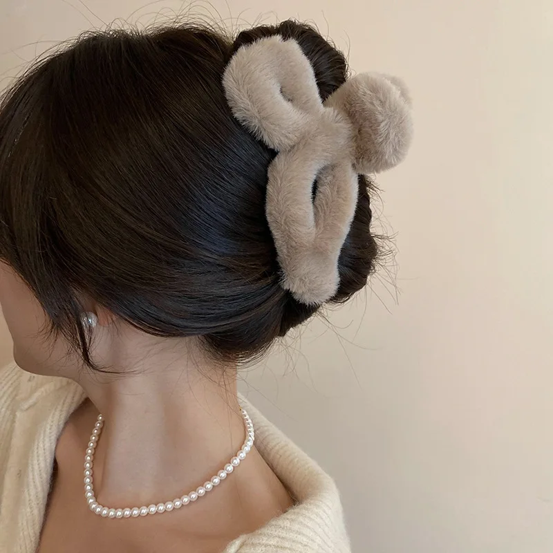 Autumn Winter New Solid Color Plush Grab Clip Hairpin Back Head Hair Shark Clip Girlfriends with Gentle Fashion Hair Accessories