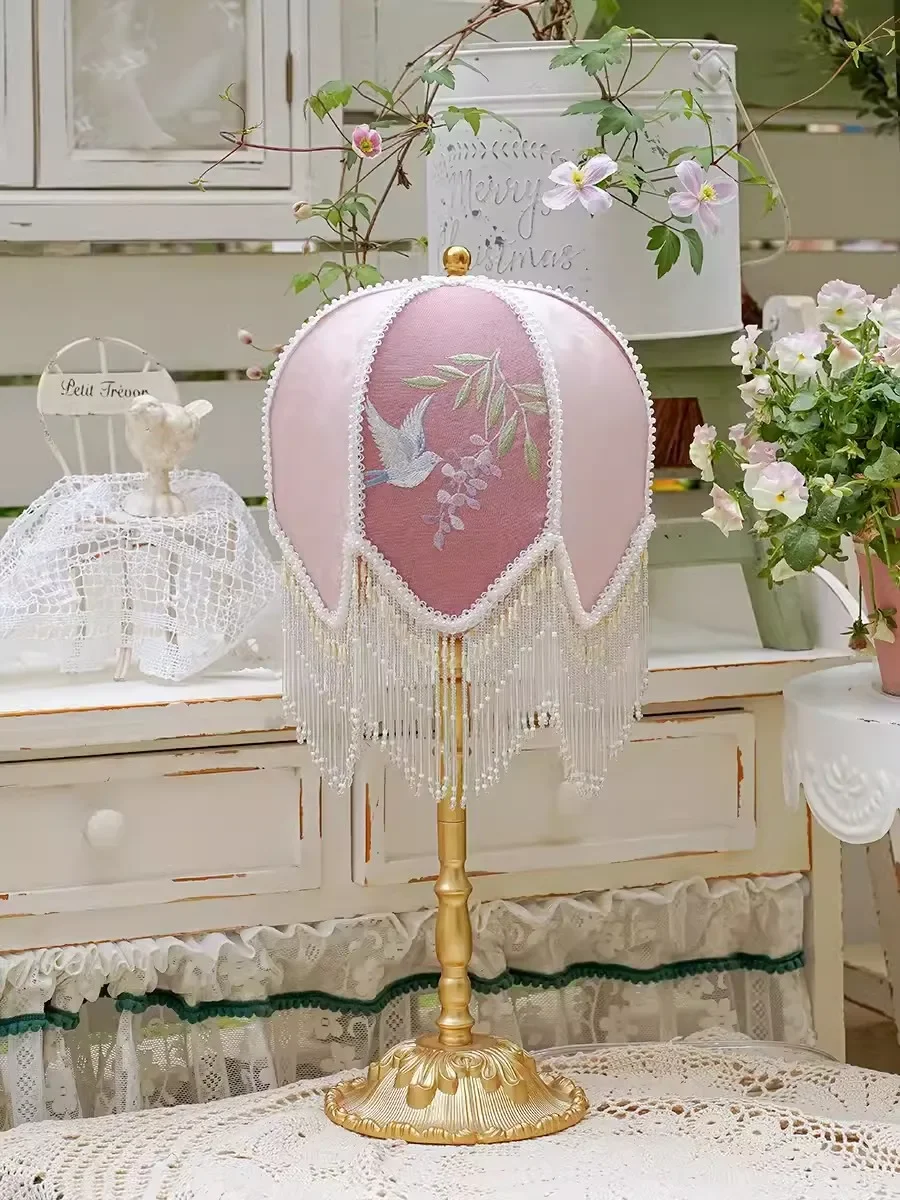 Girl's Heart Princess Room Fan Embroidery French Retro Table Lamp Bedroom Bedside Lamp Pink Tassel Atmosphere Lamp