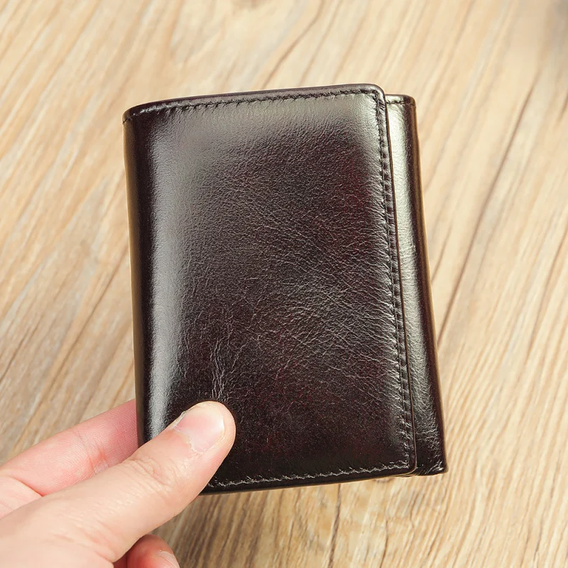 Cross-border best-selling 30% off short style wallet made of genuine leather, men's large capacity card bag, money clip wallet.