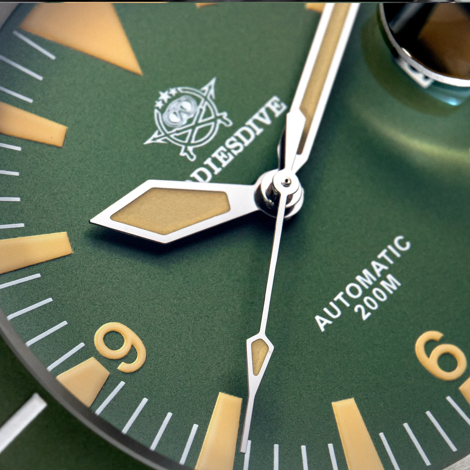 Addiesdive العلامة التجارية الأعلى NH35 ساعة اليد الميكانيكية الأوتوماتيكية الفولاذ المقاوم للصدأ الياقوت الكريستال السيراميك الحافة 200 متر غواص ساعة AD2064