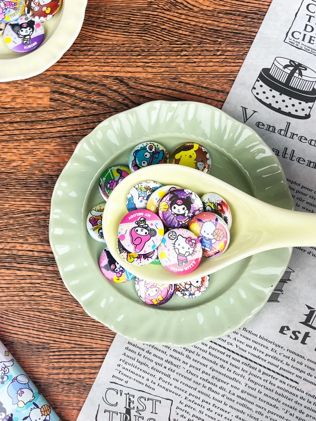 

Коллекционная серия значков Kabao Creative Sanrio Family: первые значки-шкатулки из жести, аниме-аксессуары, сюрприз-подарок