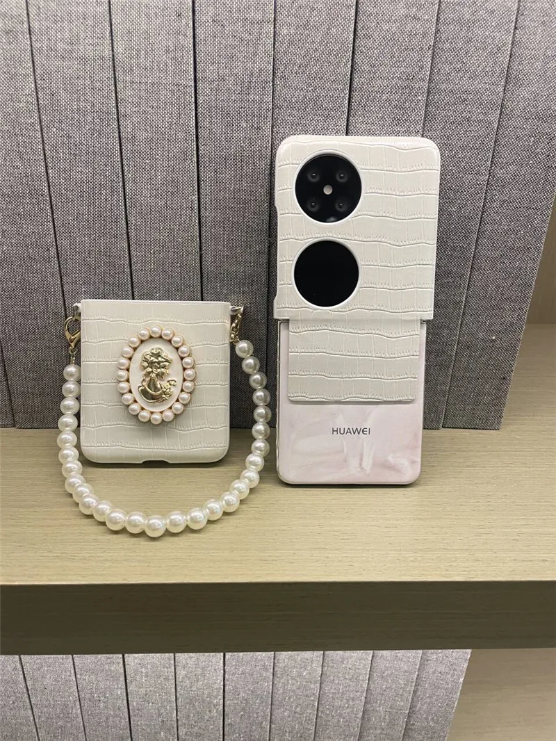 Korean Luxury Pearl Chain Hinge Case for Samsung Galaxy Z Flip6 Case Z Flip5 Z Flip7 4 Pocket2 Moto Razr50 ultra Xiaomi Mix Flip