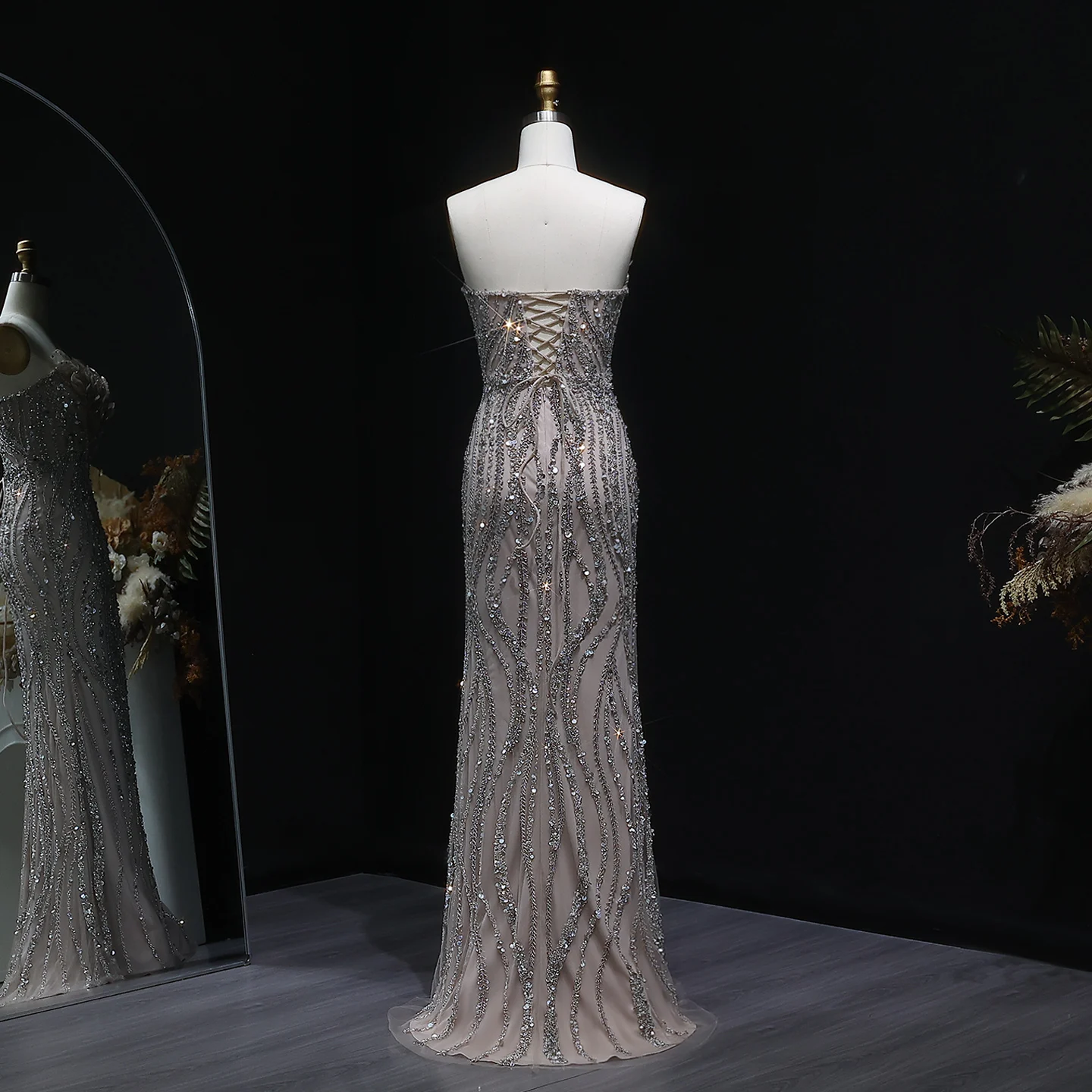 Sharon Said Luxuriöses trägerloses Abendkleid in Karamellfarbe, stark perlenbestickt mit hohem Seitenschlitz, formelle Partykleider für Damen SS133 Maßanfertigung – Detail 7