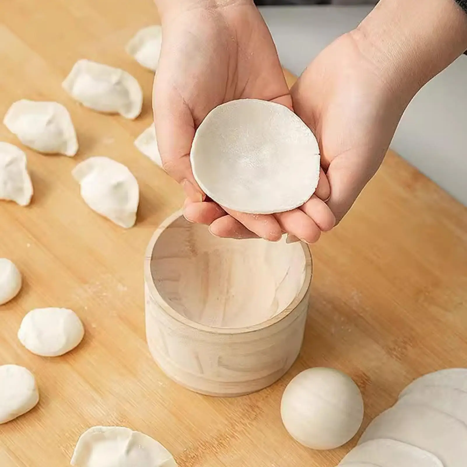 Dumpling Maker Non-Stick Wooden Manual Kitchen Gadgets Dumpling Mold Skin Maker Press for Home Kitchen Apartment Restaurant