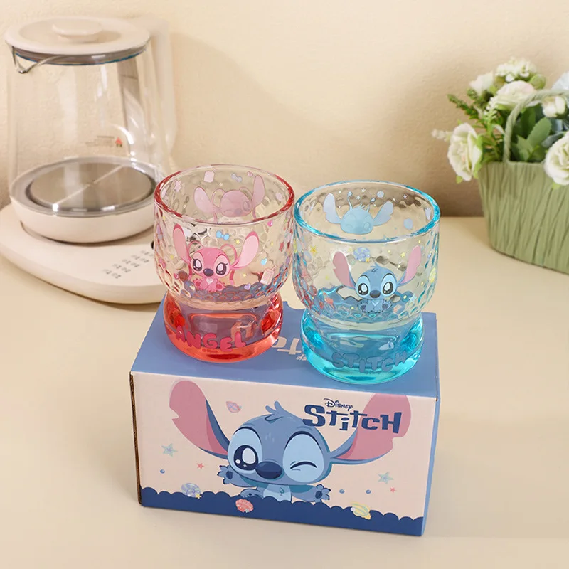 2pcs Disney Animation อุปกรณ์ต่อพ่วง Lilo & Stitch การ์ตูน Stitch ในครัวเรือนถ้วยน้ําผลไม้โปร่งใสแก้วดื่มถ้วยของขวัญ