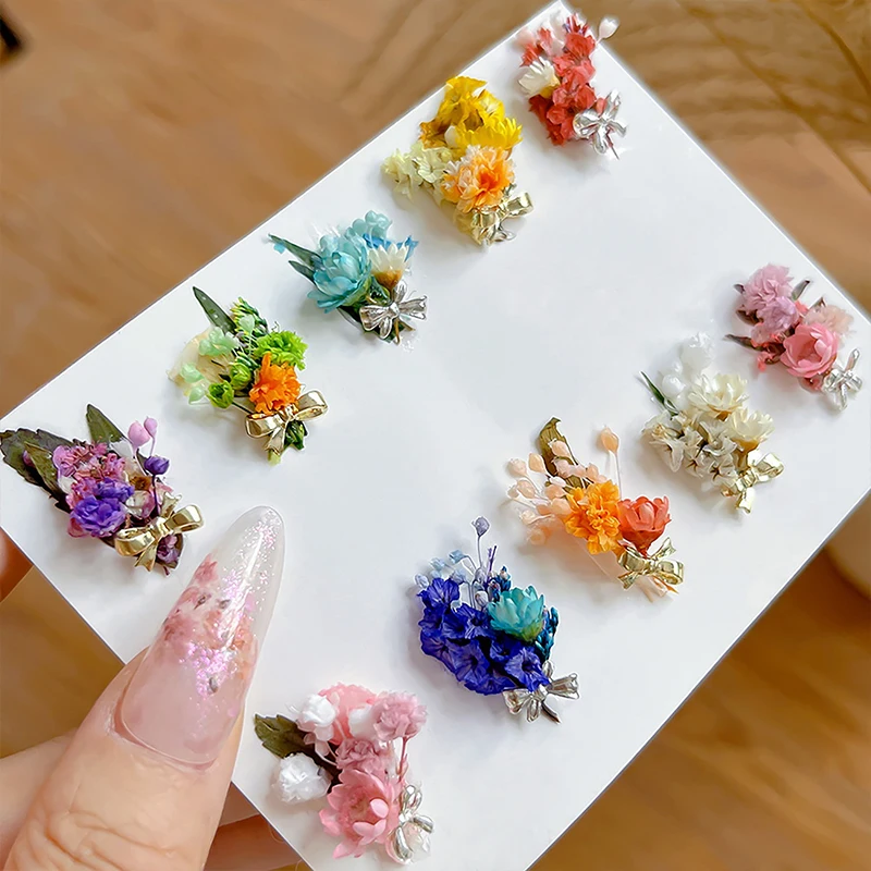 1 scatola di decorazioni floreali per nail art Delicate decorazioni per nail art con fiori secchi 3D Squisita bellezza per nail art per accessori con ciondoli