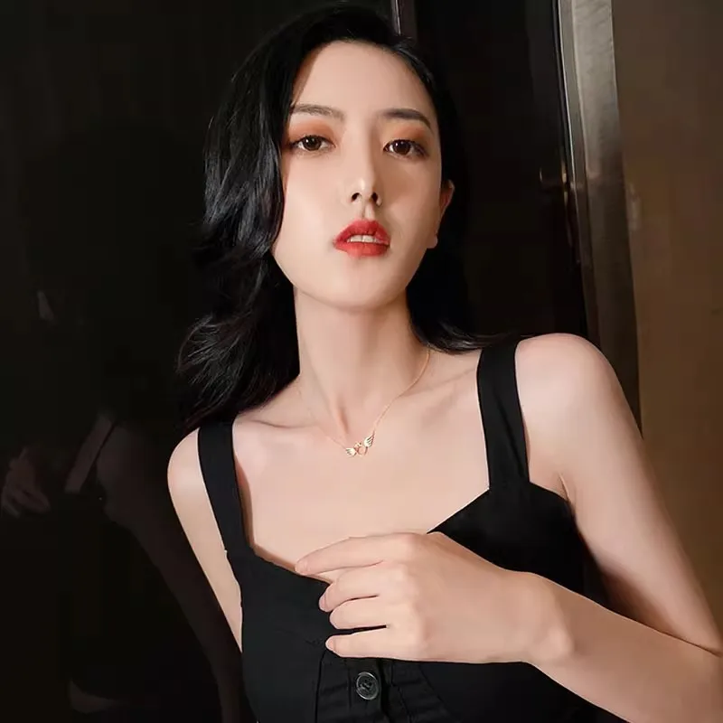 

Popular AU750 Angel Wing Necklace for Women's Ins High End Pendant, Light Luxury Clavicle Chain, Personalized Neck Chain Gift