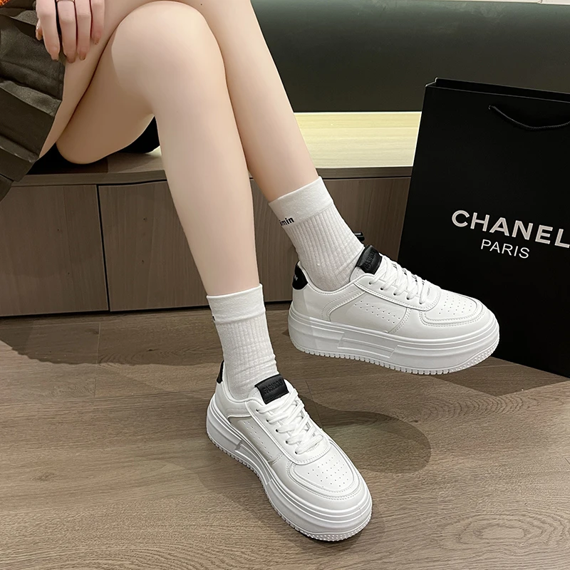 2026 Spring Autumn Fashion New Breathable White Shoes Women Casual Sports Thick Bottom Shoes Leather Platform Sneakers Ladies view 5