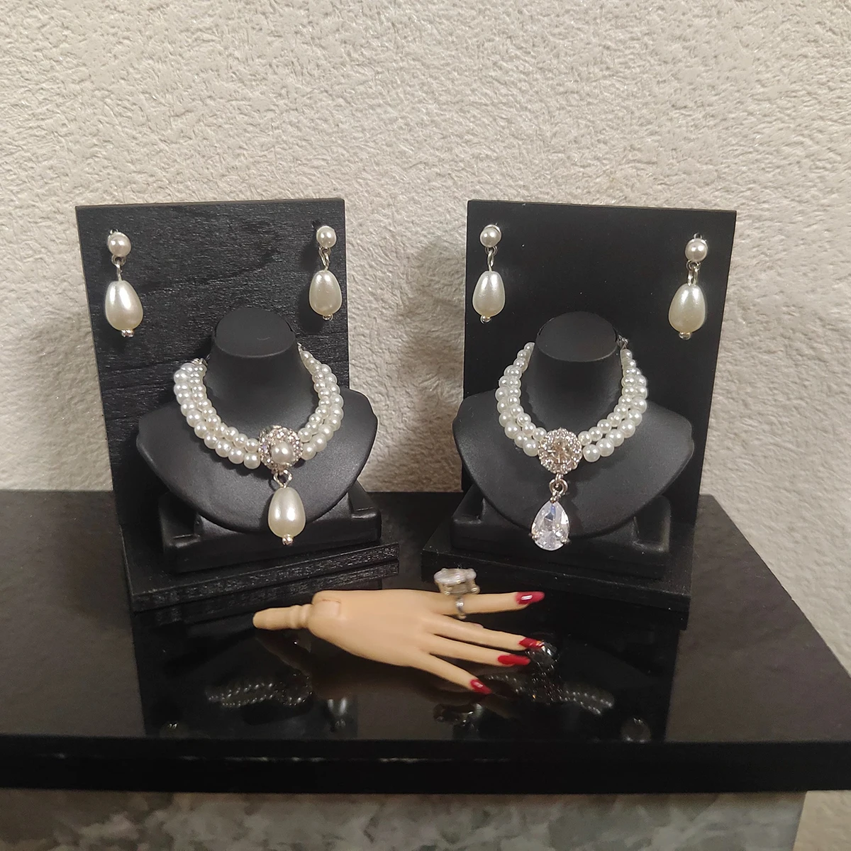 

Детали для кукол 1/6: элегантный французский роскошный жемчужный комплект (колье + серьги) для куклы-супермодели 30 см. Отправка в течение 15-50 дней.