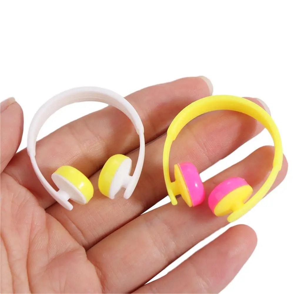 Accesorios para casa de muñecas, modelo de auriculares en miniatura, juguetes clásicos, modelo de auriculares para casa de muñecas de simulación, modelo de auriculares de muñeca de plástico, juguete