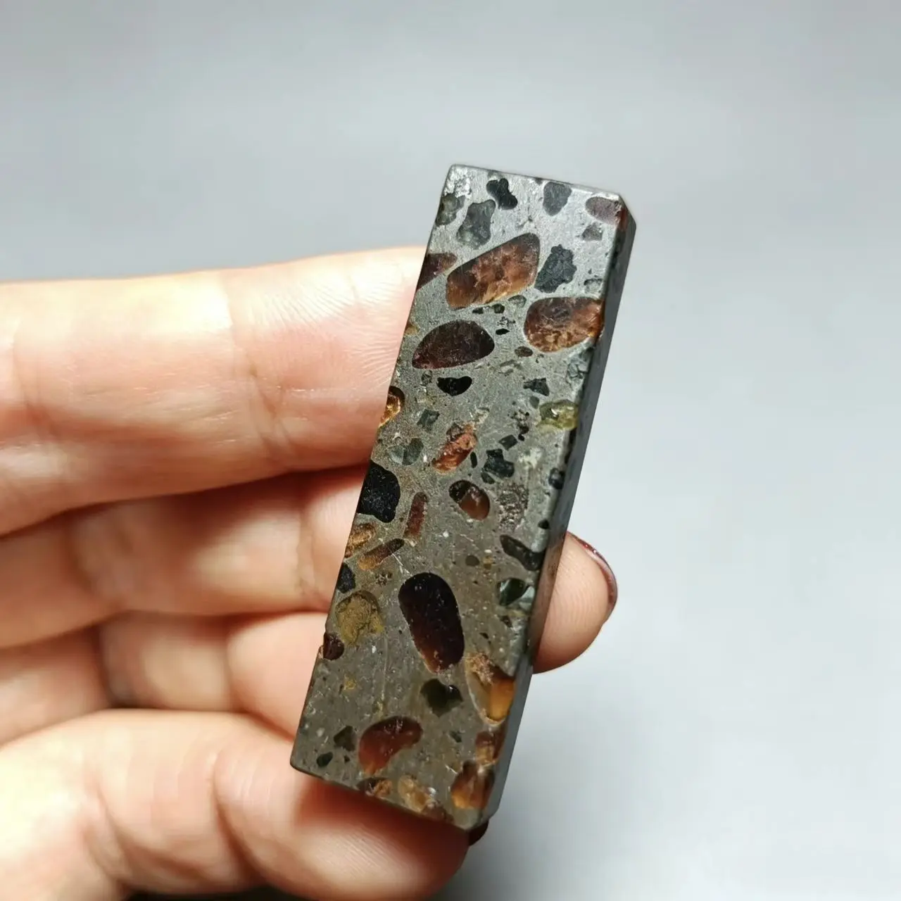 Hot 1Pcs Olive Meteorite Strong Magnet Meteorite Pendant Collectible Specimen Home Falling Stone Decor Ornaments about 25g