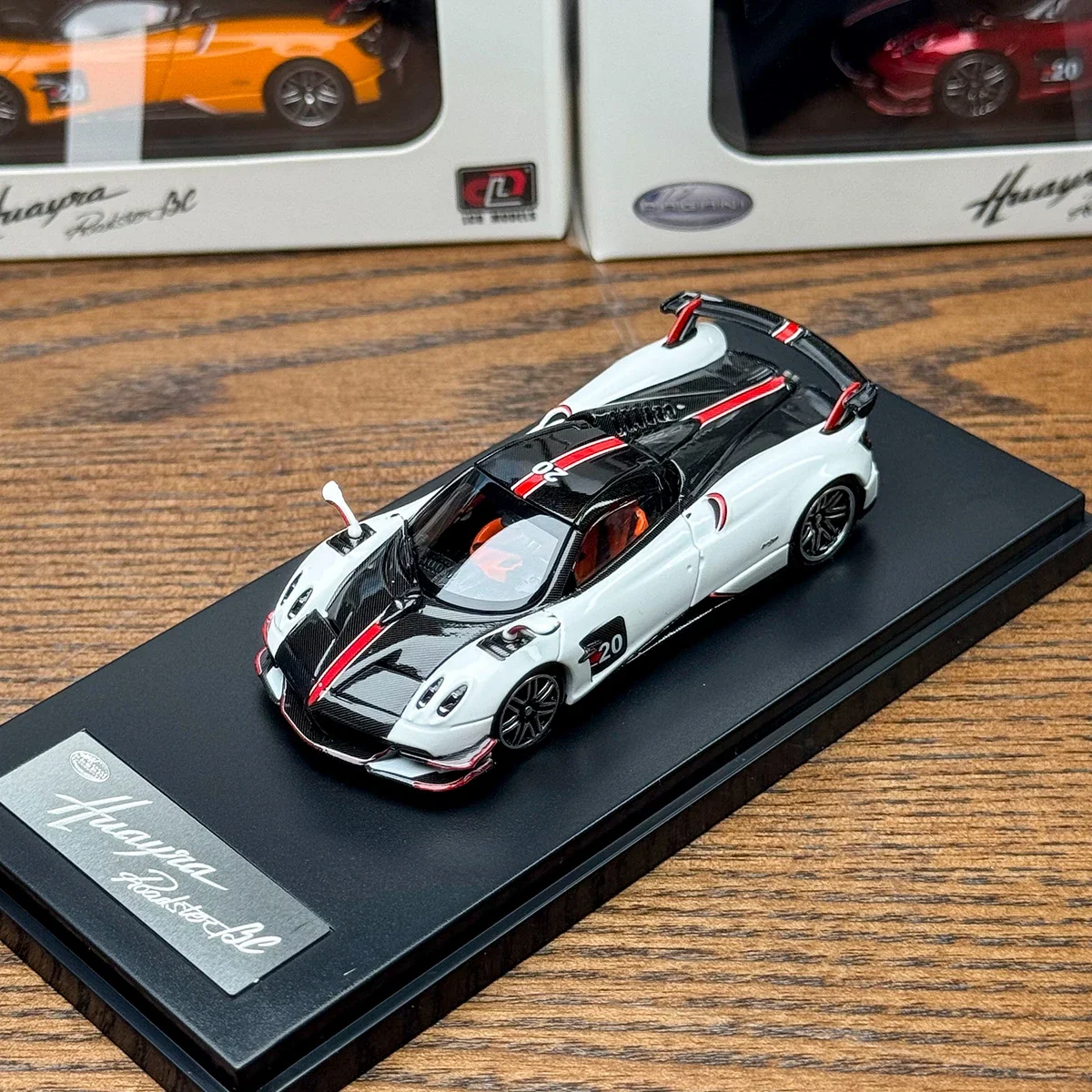 

LCD 1:64 Huayra convertible BC alloy car model