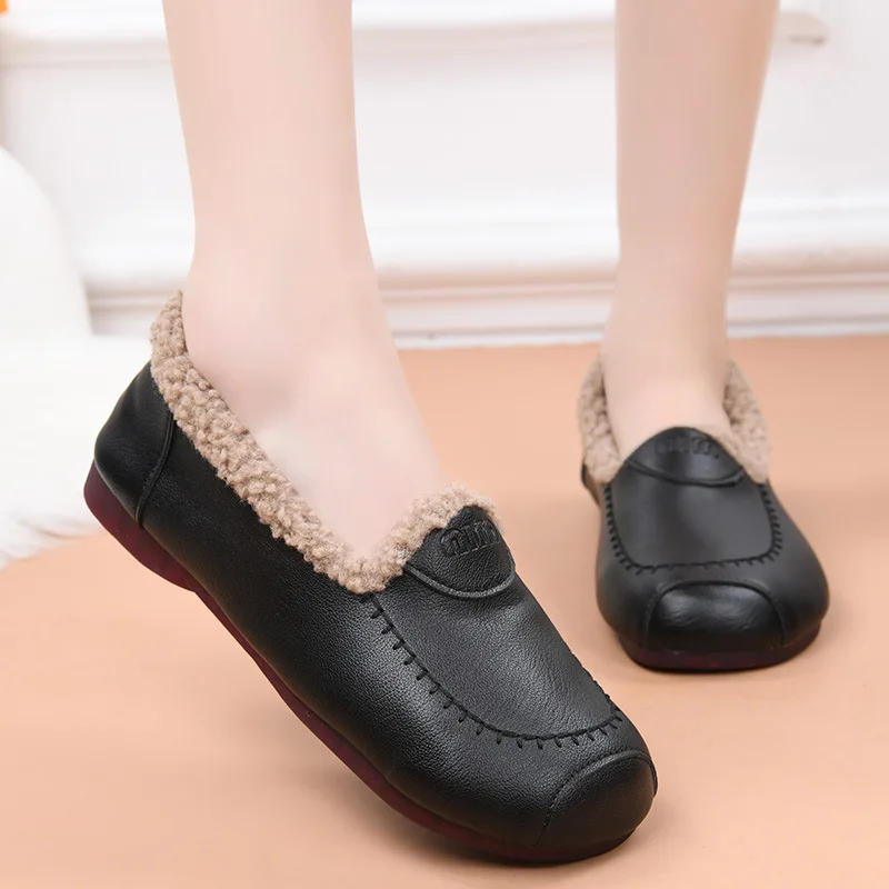

Women's 2025 Fashionable Waterproof Leather Bean Cotton Shoes with Thick Velvet Warm Snow Boots Casual Mom's Footwear