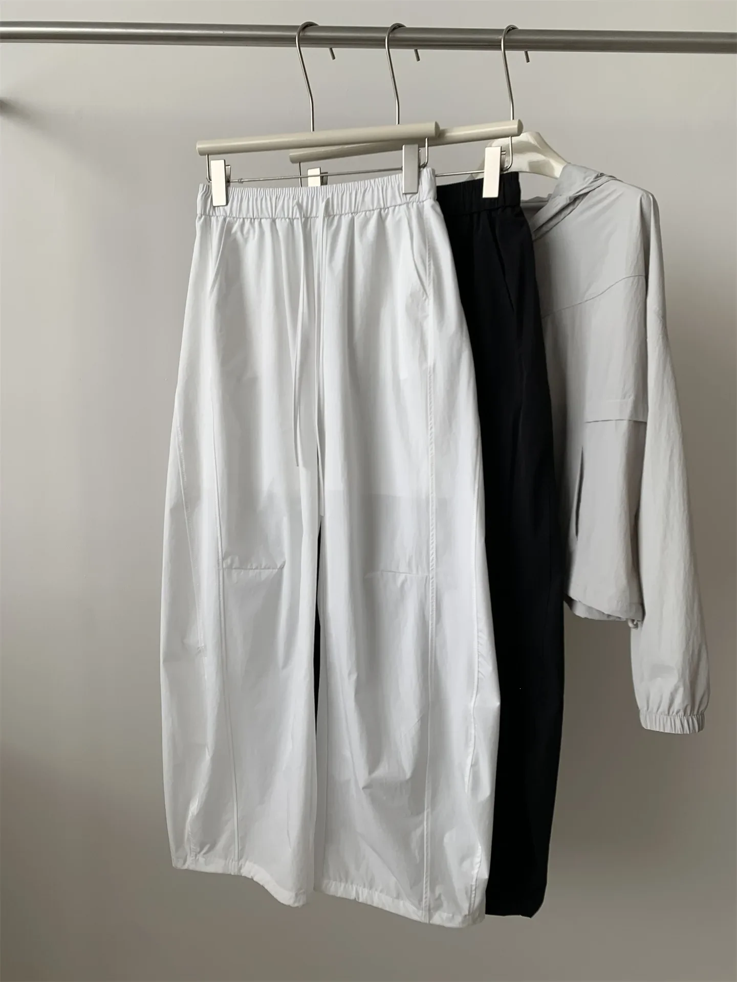 High Waist Wide Leg Cargo Pants for Women Patchwork Curved Leg Cuffed Relaxed Fit Lightweight Slimming Trousers