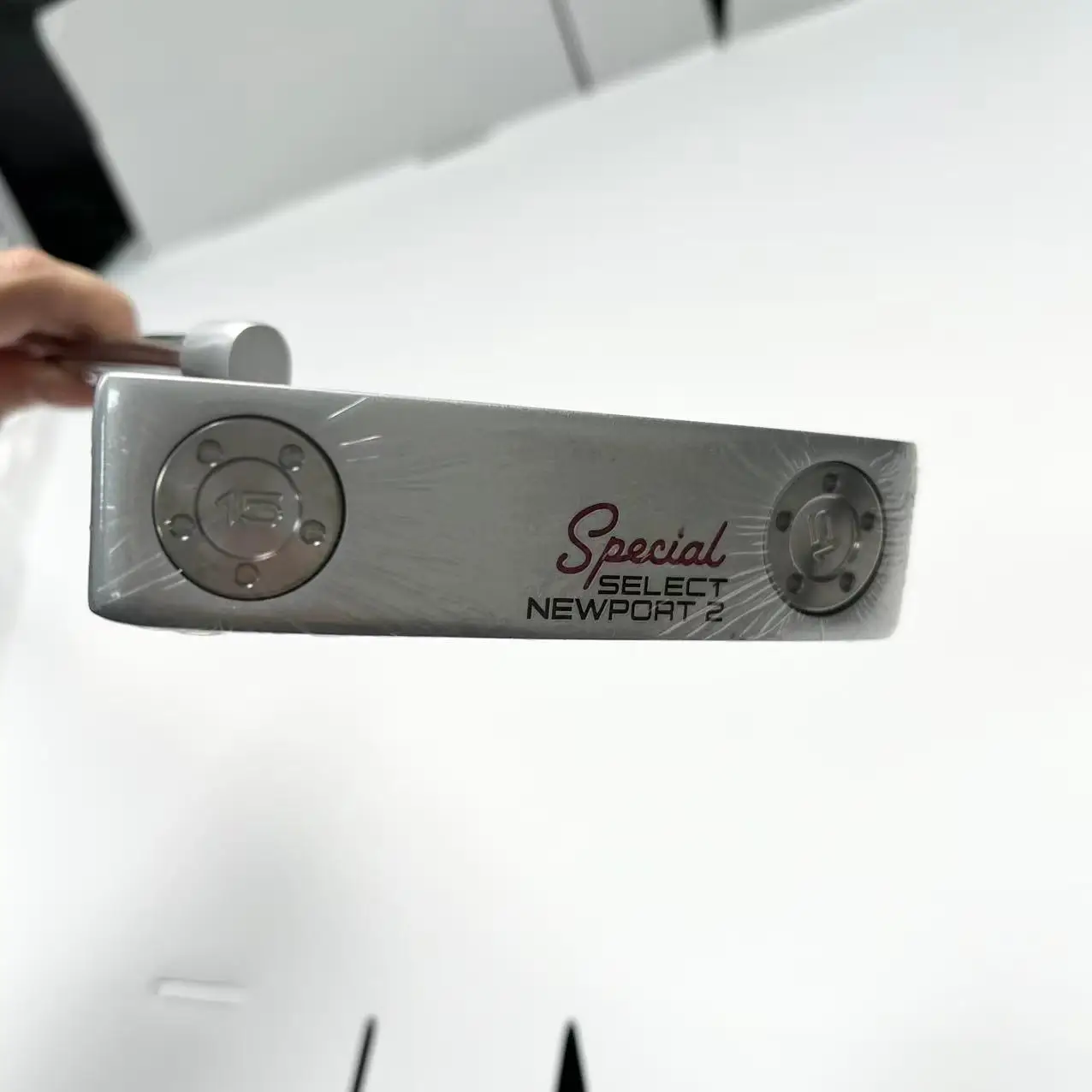 

Pro Style Golf Putter, 32-36 Inch Classic Design with Matching Cover, Unisex Putting Club