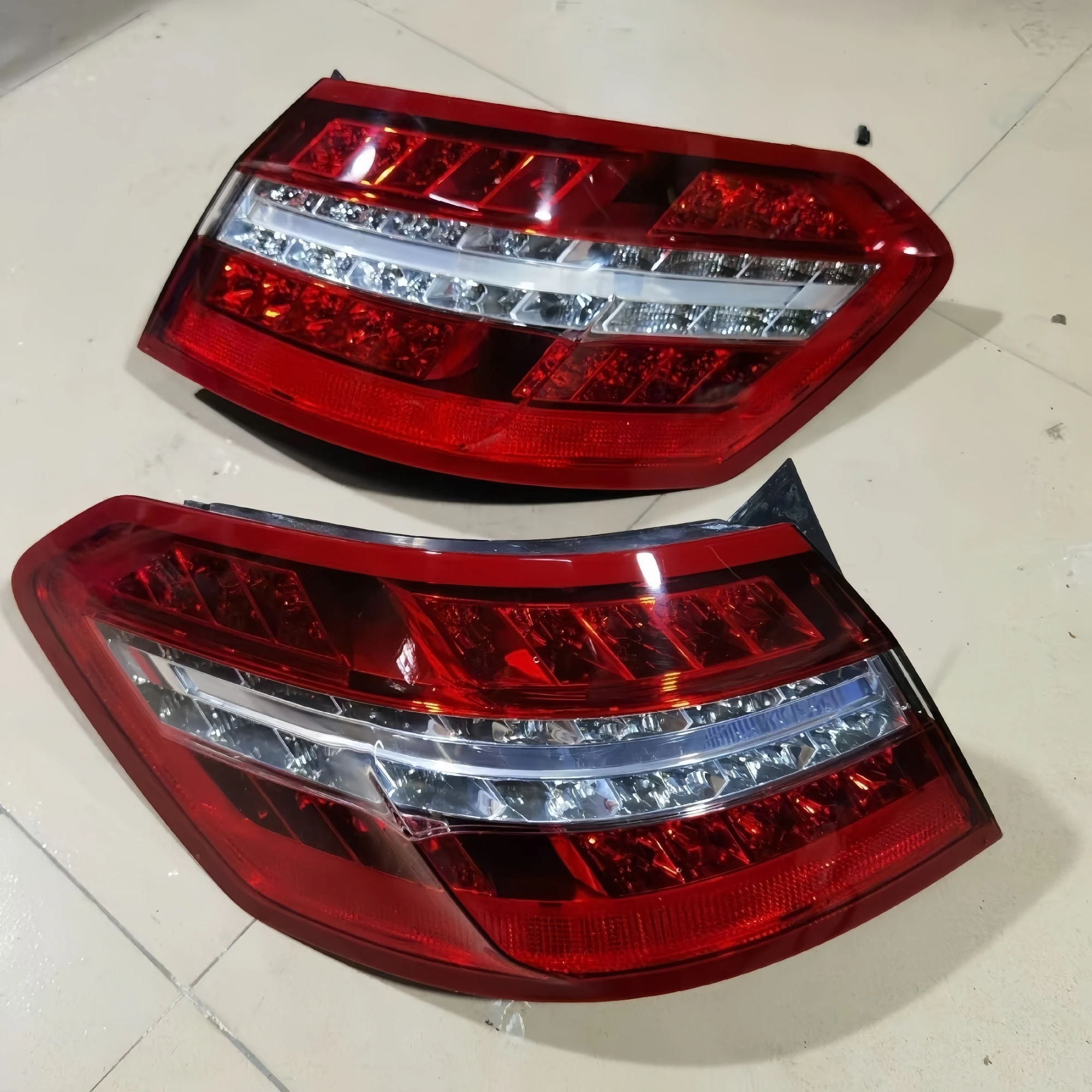 

Подходит для задних фонарей Mercedes-Benz E 2010-2012 Mercedes-Benz W212, стоп-сигнал в сборе, версия ЕС, задние фонари, поворотники Plug and Play