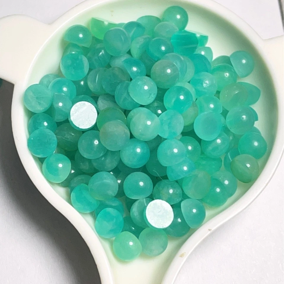 

Круглый кабошон диаметром 3-4 мм из натурального амазониского камня