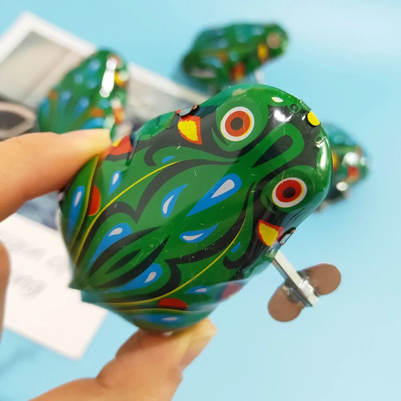 Children's Classic Wind-up Tin Frog Nostalgic Clockwork Toys Funny Baby Crawling Puzzle Toys Kids Holiday Party Birthday Gifts