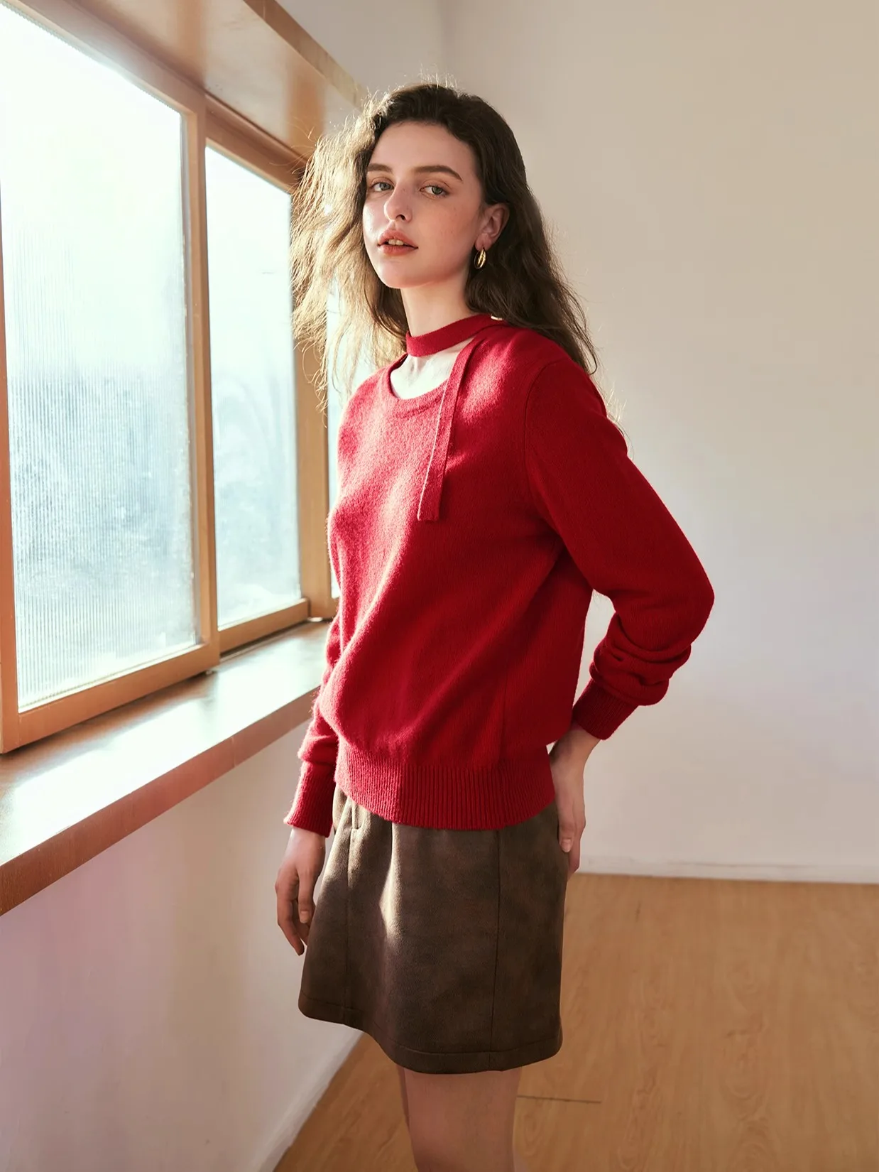 Sweter damski OLrain French Red Pullover, nowość na jesień 2025, luźny sweter z dzianiny, damski sweter z długim rękawem i wstążką, model N56QM92118