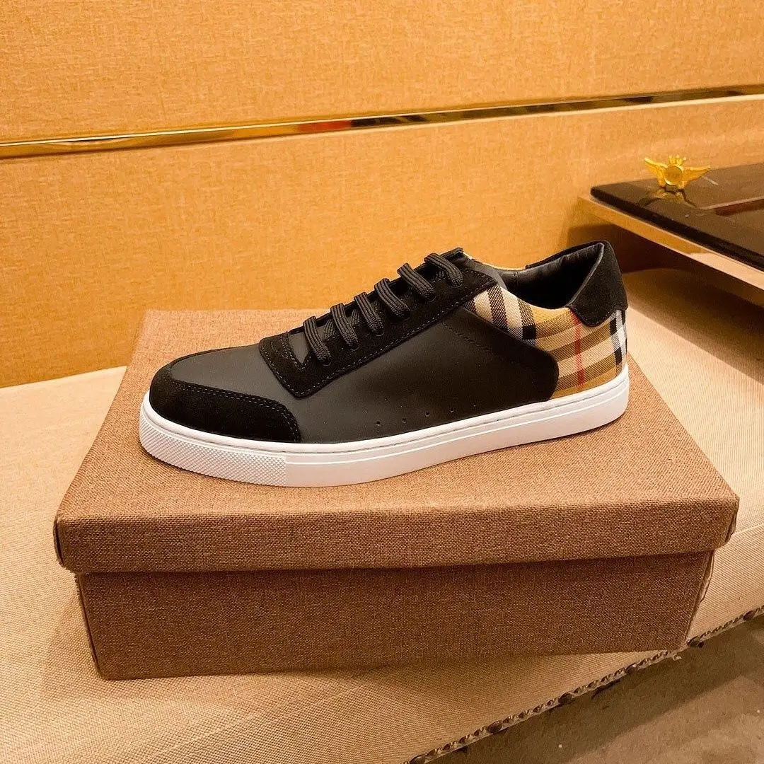 

2025 Men White Shoes Couple Casual Skateboard Shoes Comfortable Sneakers Lightweight Walking Women Tenis Shoes Plus Size 38-46