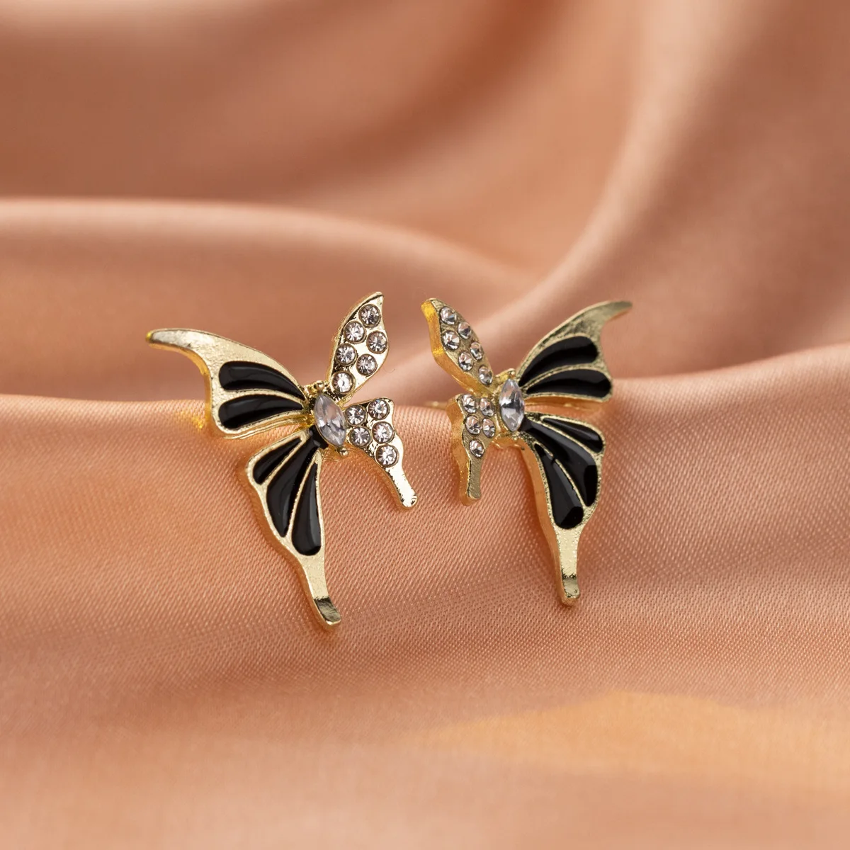 Small Exquisite Butterfly Zircon Stud Earrings for Women Fashion Trend Ladies Street Shot Earring Jewelry Wholesale Direct Sales