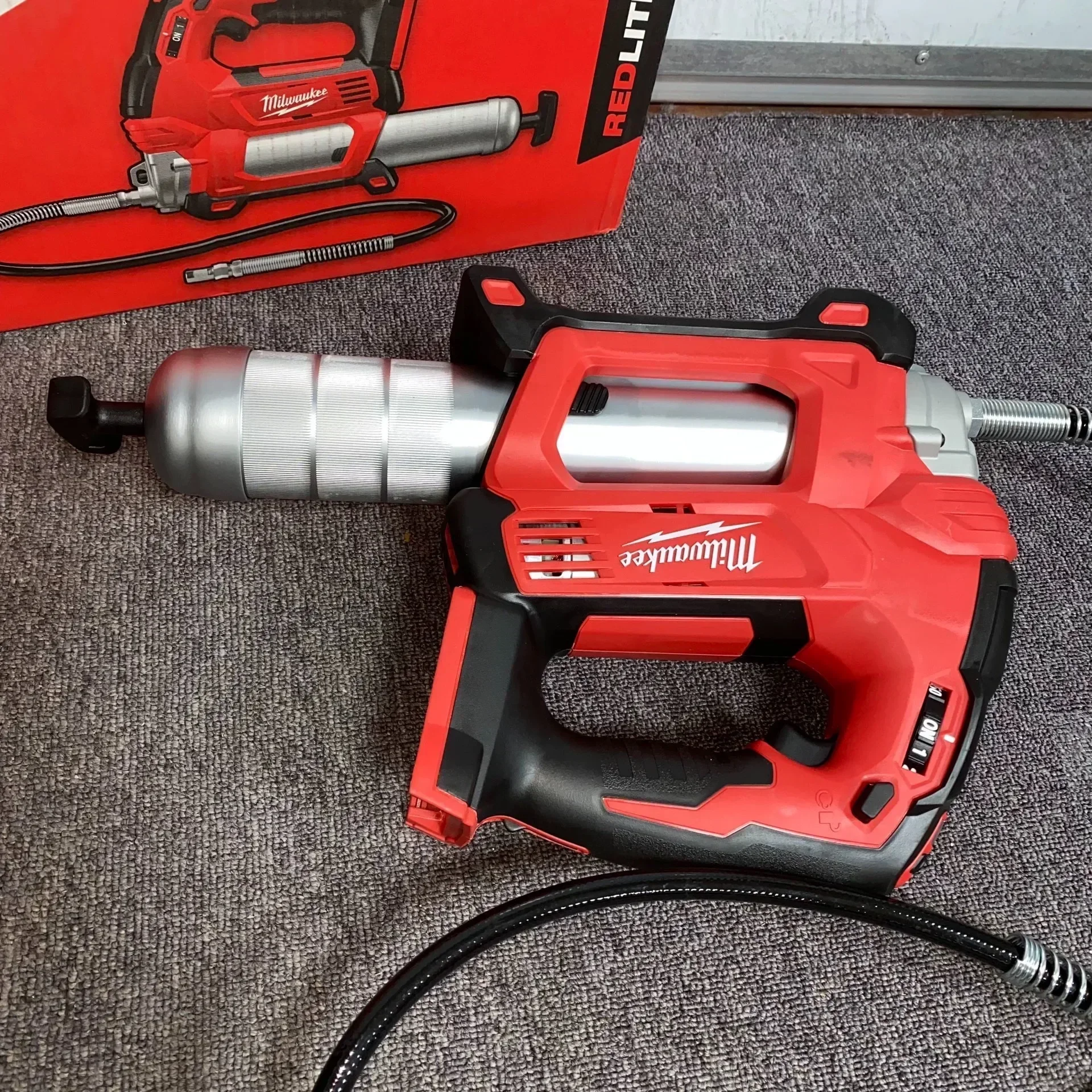 New Milwaukee M18GG-0 18v Grease Gun Bare Unit 450g Barrel Cartridge Capacity Garage Tools Only