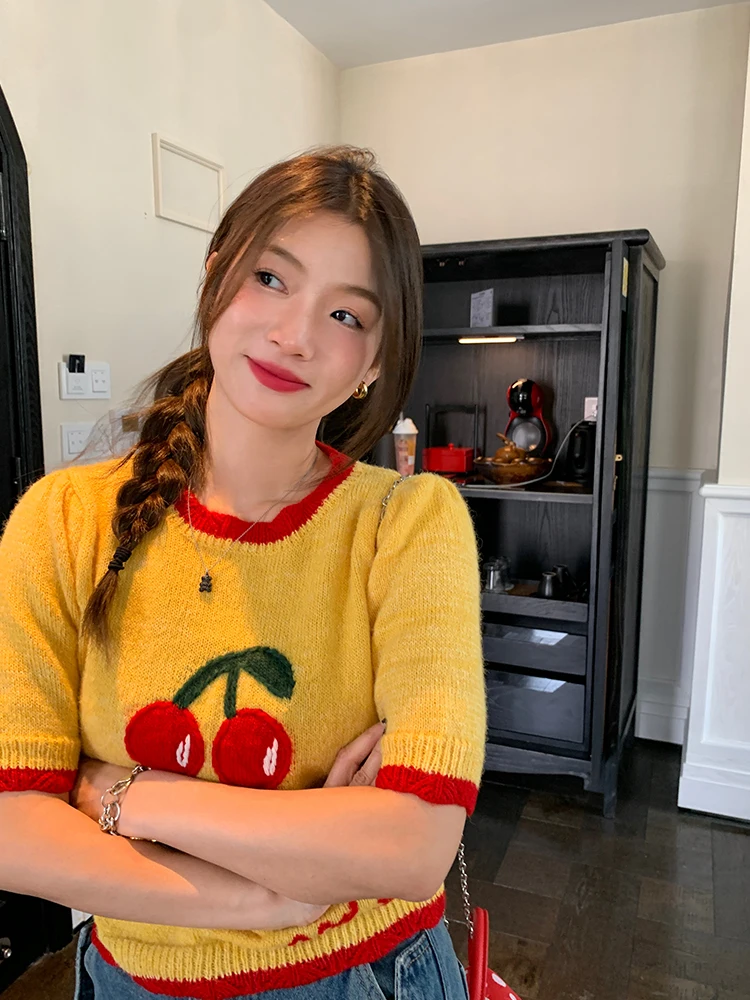 

Yellow Knitted Short Sleeve Women's T-Shirt Design Sensation Style Commute Korean Version Low round Neck Single Piece