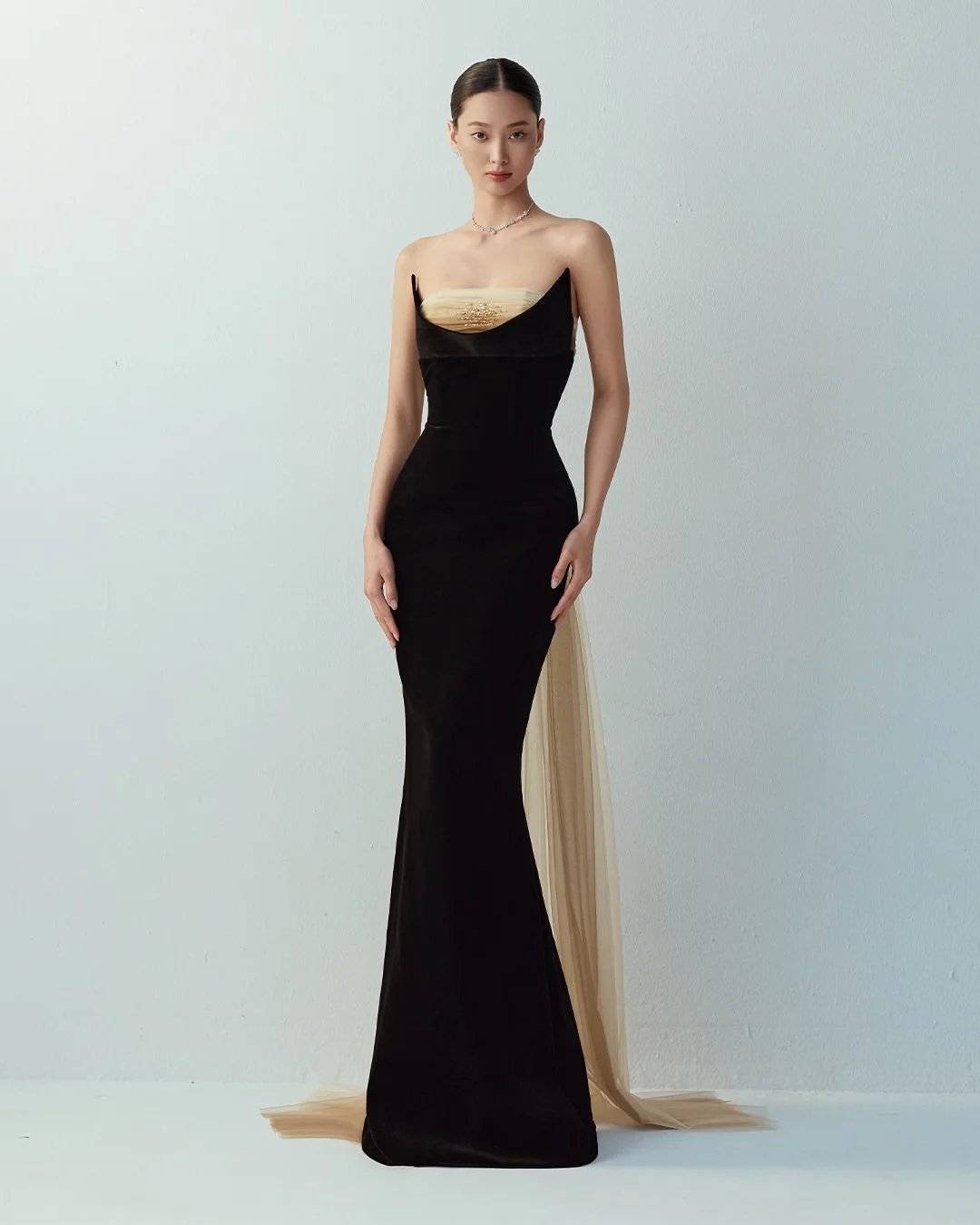 Solid Black Evening Maxi Mermaid Dress Fold Straight Strapless Neck Inner Champagne Contrast Lining Gold Thread Embroidery Premi