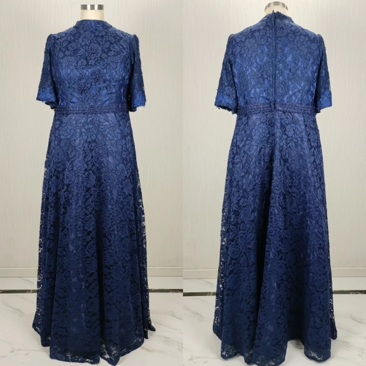 

Вечернее платье Real PHoto по индивидуальному заказу Скромное платье больших размеров с бусинами Темно-синее кружево с высоким воротником А-силуэта длиной до пола Женское вечернее платье