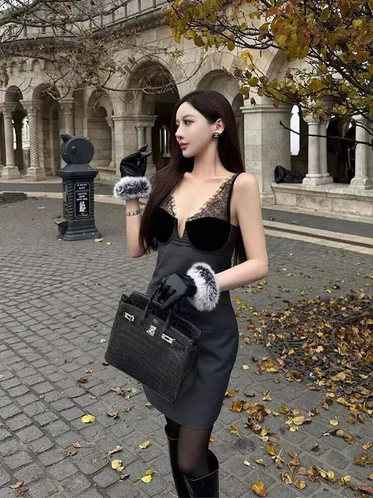 

HH Woman Summer New Trend Fashion Sleeveless Sexy Backless Lace Deep V Neck Camisole Top Female Street Casual Party Camisole Top