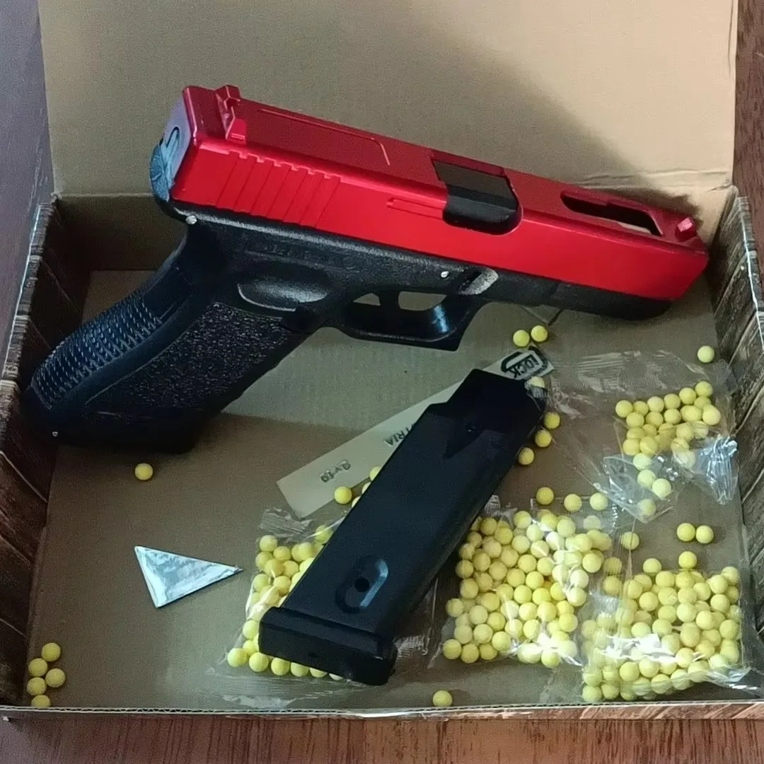 子供用 G17 空室吊りマシンガンおもちゃの銃クイックリリースマニュアルボーイ Q1 子供用下部マガジンクリスマス 2025