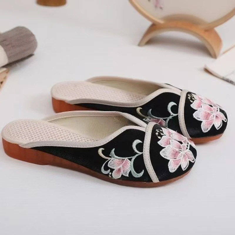 2024 Women's Chinese Traditional Flat Sole Embroidered Floarl Slipper Soft Sole Non Slip Round Toe Ethnic Style Canvas Slippers