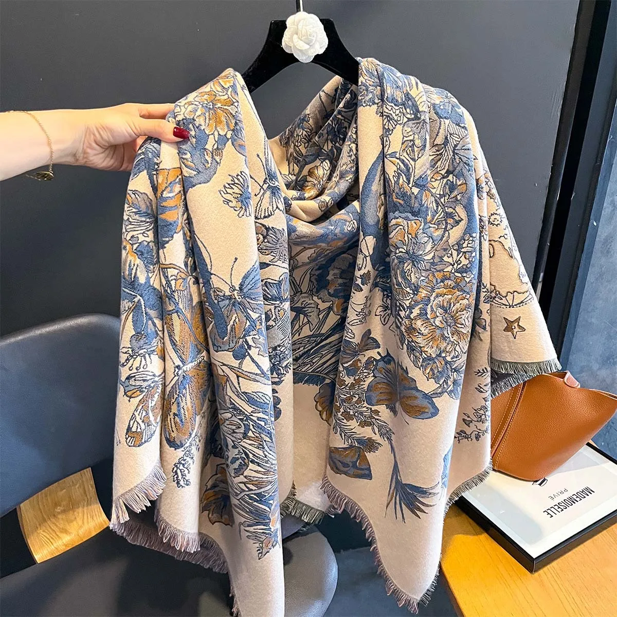 

2024 Cashmere Winter Scarf Women Warm Thick Pashmina Designer Print Horse Shawls Wraps Lady Soft Blanked Scarfs Bandana