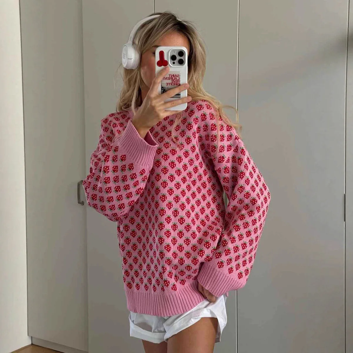 

2025 Autumn Winter New Round Neck Pullover Knitted Loose Printed Strawberry Jacquard Sweater for Women